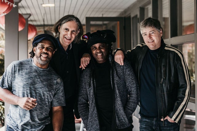 BÉLA FLECK & THE FLECKTONES: JINGLE ALL THE WAY