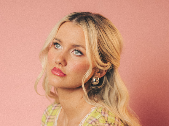 Elizabeth Nichols – I Don’t Kiss & Tell, I Kiss & Tour