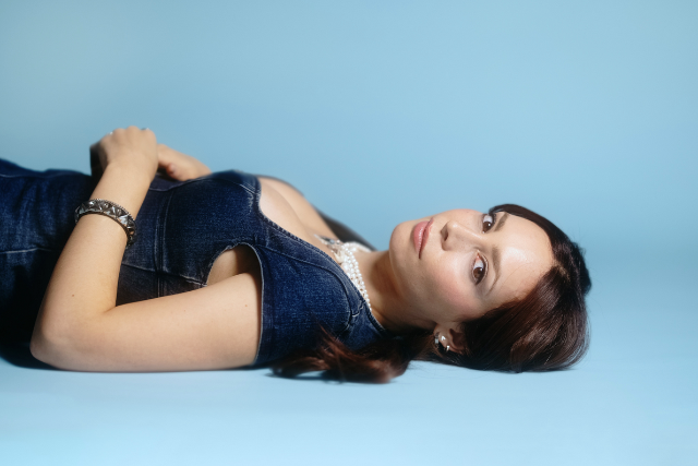LØLØ – God Forbid a Girl Goes on Tour